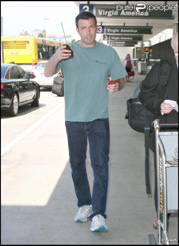 Ben Affleck va prendre l'avion à l'aéroport de Lax, Los Angeles le 26 juillet 2009