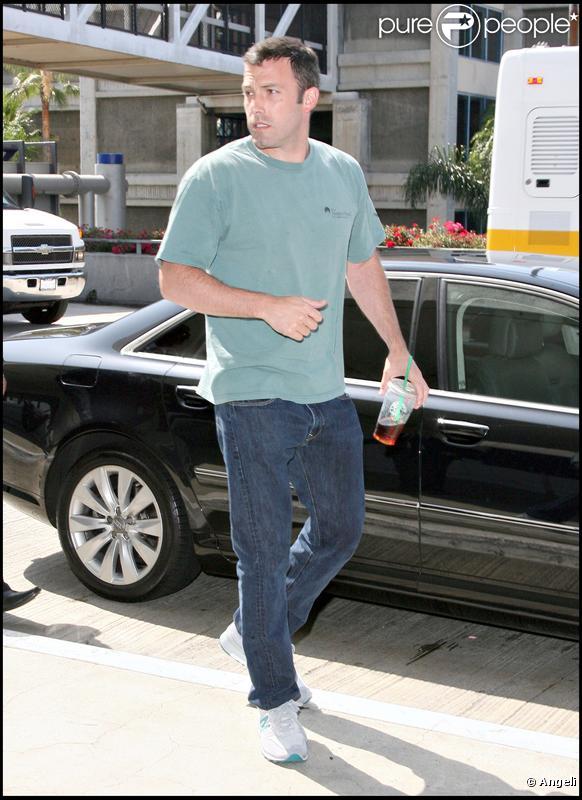 Ben Affleck va prendre l'avion à l'aéroport de Lax, Los Angeles le 26 juillet 2009