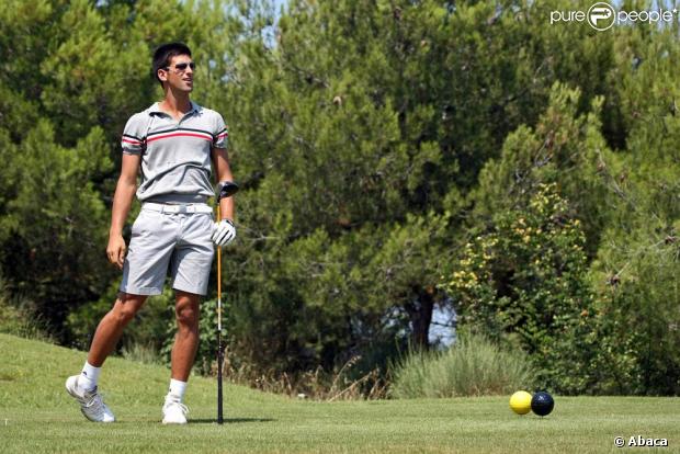 Novak Djokovic, 4e mondial de tennis, joue au golf dans les environs de Zagreb