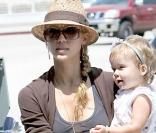 Jessica Alba et sa fille Honor à l'aéroport de Los Angeles (3 août 2009)