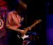 The Virgins jouant leur fameux Rich Girls - Wade Oates et le guitariste chevelu à gauche