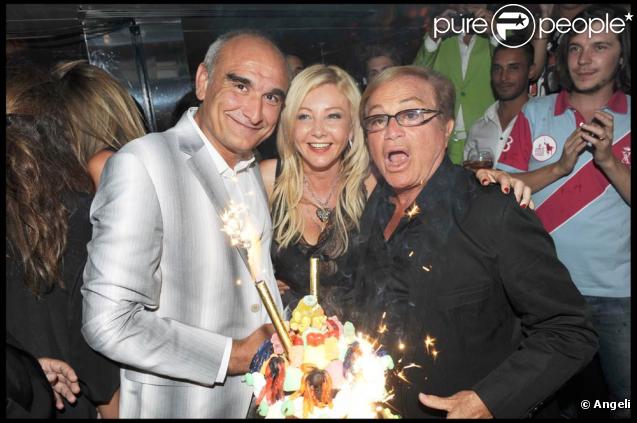 Pascal Nègre a fêté ses 48 ans au VIP Room de Saint-Tropez, le 4 août 2009, avec Monika Bacardi et Orlando