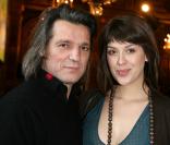 Serena Reinaldi et Yvan Le Bolloch' à la conférence de presse de Paris fait sa comédie