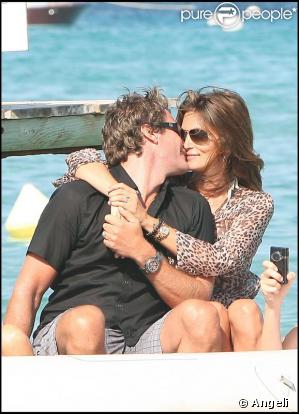 Cindy Crawford et son époux, très amoureux à Saint-Tropez... 