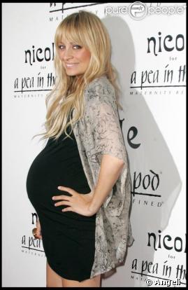 Nicole Richie présente sa gamme exclusive de vêtements pour femme enceinte intitulée Nicole, créée pour la boutique A Pea in the Pod. 06/08/09 
