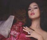 Monica Bellucci avec Raphaël Personnaz dans Madame Figaro du samedi 8 août 2009 