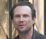 Christian Slater avec Michelle Borth et Anthony Carrigan sur le tournage de la série The Forgotten à New York le 31 juillet 2009