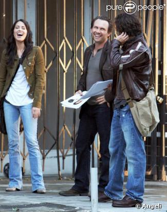 Christian Slater avec Michelle Borth et Anthony Carrigan sur le tournage de la série The Forgotten à New York le 31 juillet 2009