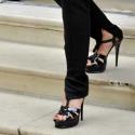 Les talons hauts pourraient bientôt être interdits sur le lieu de travail !