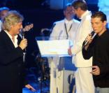 Patrick Sébastien va former son fils Olivier Villa, ici à ses côtés lors de ses 30 ans de télévision fêtés à l'Olympia en 2004