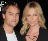 Charlize Theron et son compagnon Stuart Townsend.  