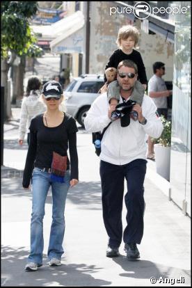 Russell Crowe, son épouse Danielle et leur second fils Tennyson, 3 ans. 14/08/09