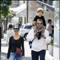 Russell Crowe se ressource pleinement auprès de sa charmante épouse et de leur second fils... irrésistible !