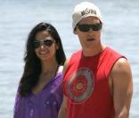 Camila Alves très enceinte, en compagnie de son chéri Matthew McConaughey, sur une plage de Malibu ! 