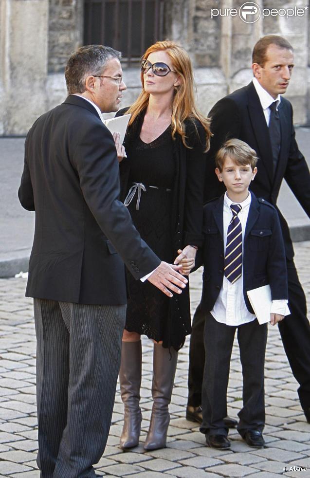 Céline Martin et son fils Clovis aux obsèques de Jacques Martin. 09/07 