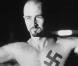 Dans American History X, la prison ouvre la voie vers la rédemption. Edward Norton apporte toute sa crédibilité dans ce personnage miné par son passé de néo-nazi 