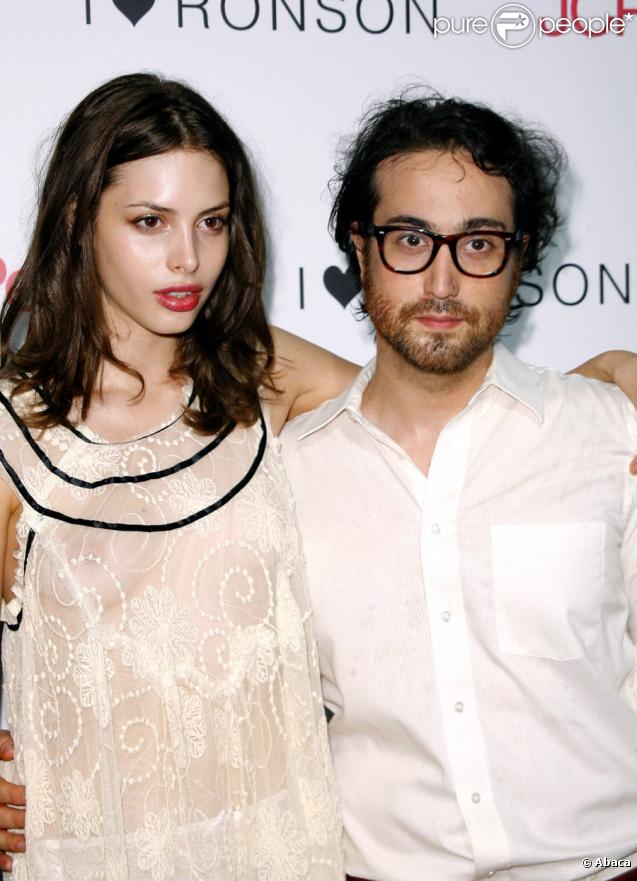Sean Lennon et Charlotte Kemp Muhl lors de la soirée de présentation de la  Sean Lennon et Charlotte Kemp Muhl lors de la soirée de présentation de la