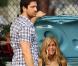Jennifer Aniston : le beau Gerard Butler l'empoigne virilement... et la couche dans son coffre ! C'est chaud !