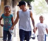 Ryan Phillippe et deux adorables enfants à Los Angeles. 21/08/09