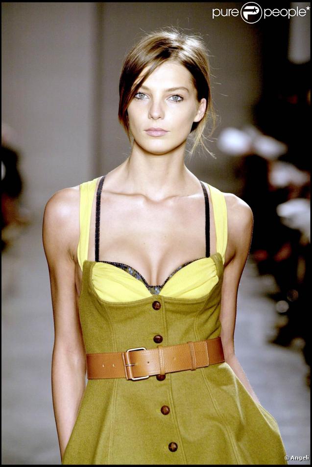 Quand la belle Daria Werbowy défile...