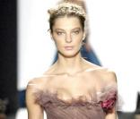 Quand la belle Daria Werbowy défile...