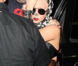 Lady GaGa arrive à l'aéroport LAX de Los Angeles, le 24 août 2009