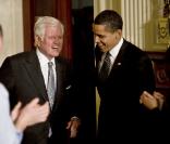 Ted Kennedy reçu par Barack Obama à la Maison Blanche en mars 2009 