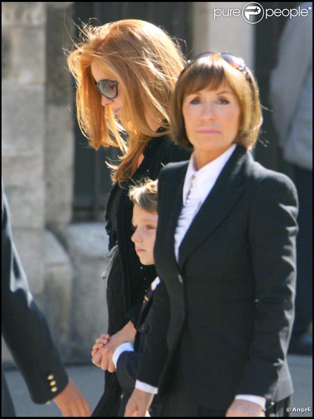 Céline Martin et ses enfants à l'enterrement du regretté Jacques Martin au côté de Daniele Evenou 