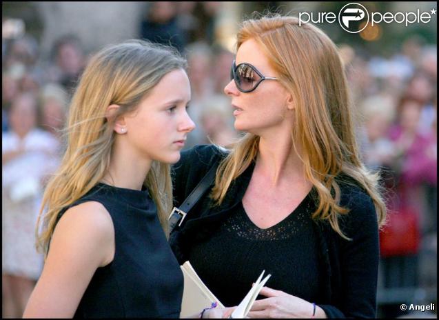 Céline Martin et ses enfants à l'enterrement du regretté Jacques Martin