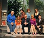 De gauche à droite, l'équipe de la pièce Oscar : Vincent Moscato, Sophie Tapie, Avy Marciano, Bernard Farcy, Odile Vuillemin, Chantal Ladesou, Blanche Raynal, Davy Sardou, Florence Geanty