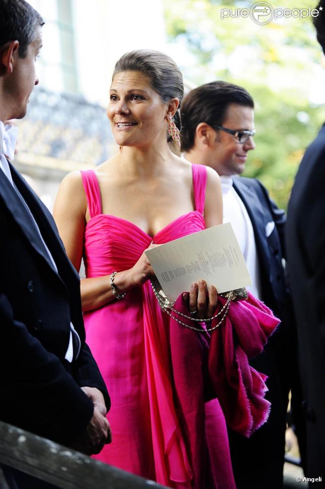 La princesse Victoria de Suède assistait samedi 29 août 2009 au mariage de Jan Dinkespiel et Ellen Stendhal, en compagnie de son fiancé Daniel Westling
