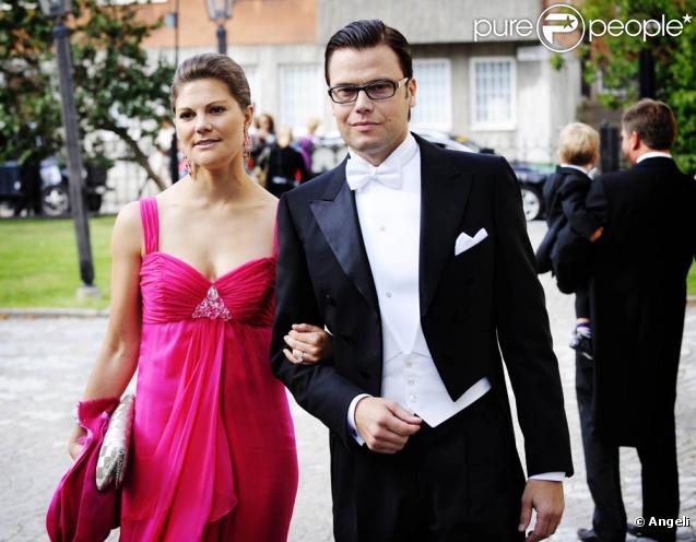 La princesse Victoria de Suède assistait samedi 29 août 2009 au mariage de Jan Dinkespiel et Ellen Stendhal, en compagnie de son fiancé Daniel Westling