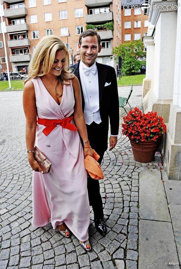 La princesse Madeleine de Suède assistait samedi 29 août 2009 au mariage de Jan Dinkespiel et Ellen Stendhal, en compagnie de son fiancé Jonas Bergström