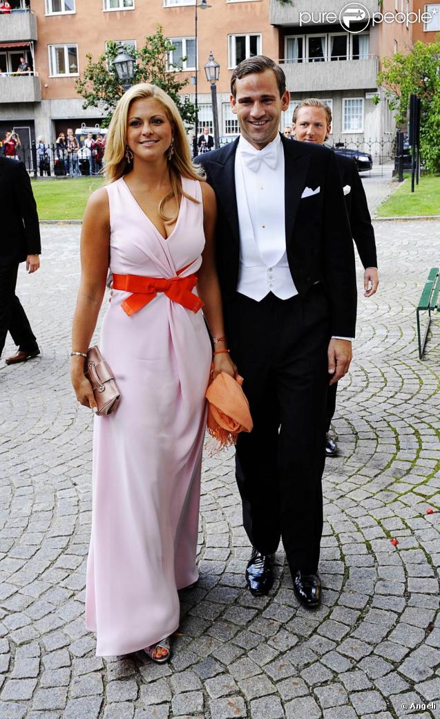 La princesse Madeleine de Suède assistait samedi 29 août 2009 au mariage de Jan Dinkespiel et Ellen Stendhal, en compagnie de son fiancé Jonas Bergström