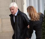 Jacques Perrin et sa femme arrivent à l'Elysée