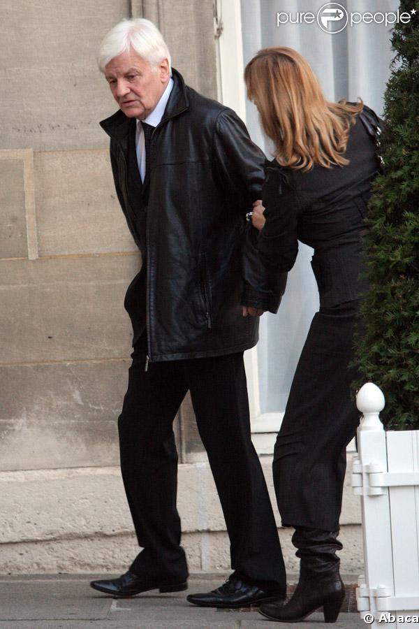 Jacques Perrin et sa femme arrivent à l'Elysée