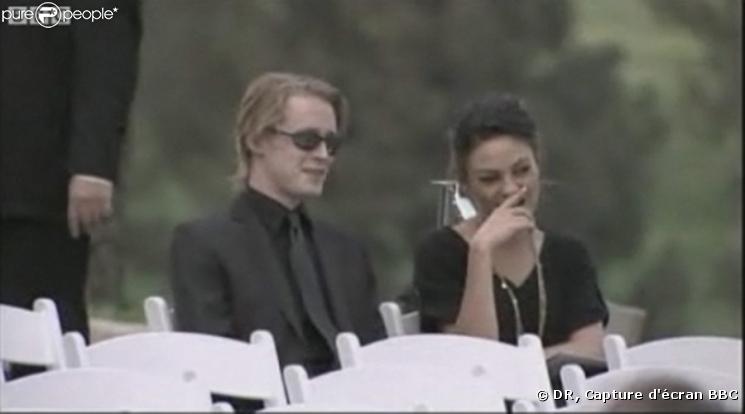 Funérailles de Michael Jackson, le 3 septembre 2009, à Forest Lawn : Macaulay Culkin et Mila Kunis