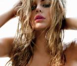 Keeley Hazell en couverture de  Maximal ... sans typo.