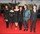 Les jolies Maïwenn, Aïssa Maïga, Louise Monot et Romane Bohringer, entourent Raphaël, à l'occasion de la présentation de  Me and Orson Welles , lors du 35e Festival du Film Américain de Deauville, le 6 septembre 2009 !