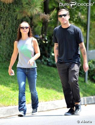 Christina Ricci et son nouveau petit ami se promènent dans Los Feliz le 23 août 2009