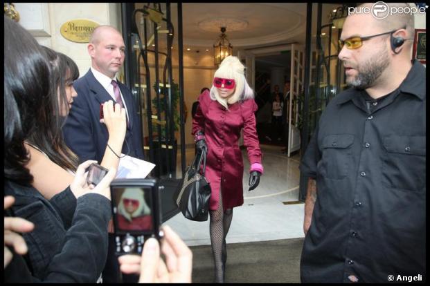 Lady Gaga devant son hôtel La Tremoille à Paris, le 9 septembre 2009