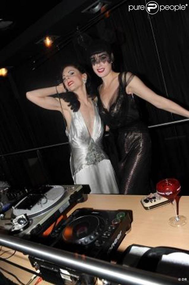 Les sexy Gentry de Paris et Dita Von Teese, lors de la soirée organisée au Kube Hotel de Paris, le 9 septembre 2009 !