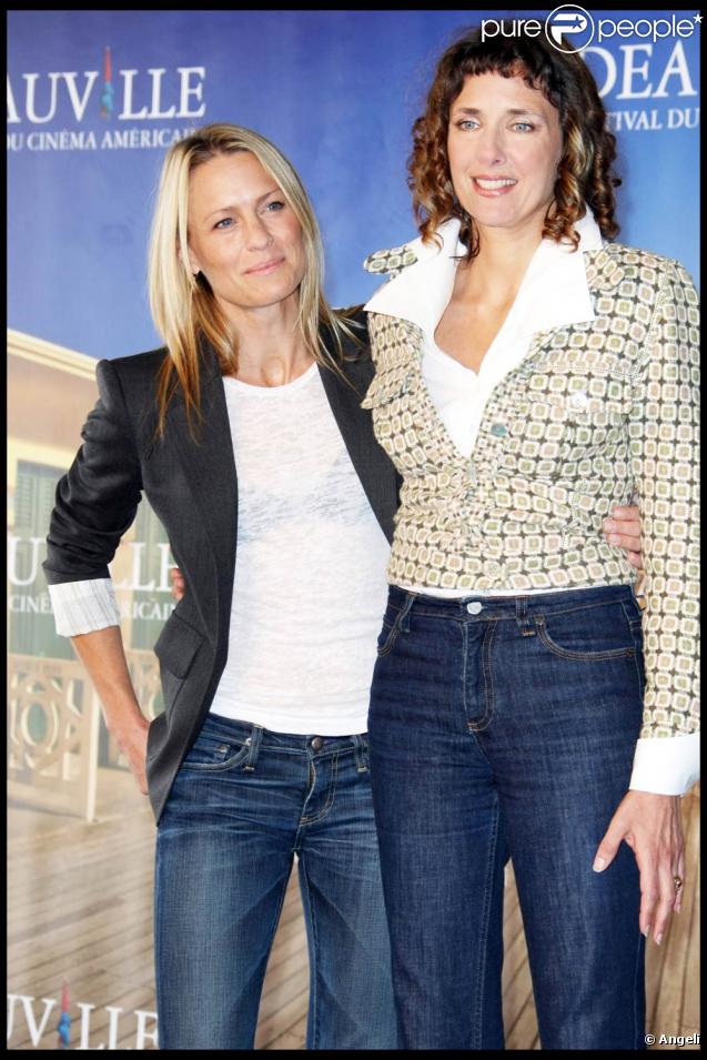 Robin Wright et Rebecca Miller, lors du photocall de  The private lives of Pippa Lee , à l'occasion du 35e Festival du Film Américain de Deauville, le 10 septembre 2009 !
