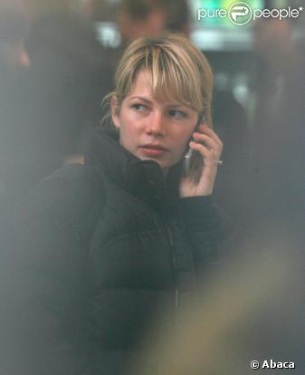 Michelle Williams, de retour à New York après l'enterrement de Heath Ledger