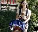 (JOUR 3) L'air fier, Jennifer Garner s'occupe de ses princesses, mais le regard toujours tourné vers son homme : elle le guette !