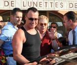 Elton John et David Furnish à St Tropez en août 2009 