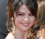 Selena Gomez, à l'occasion de la première partie de la cérémonie des Emmy Awards 2009, au Nokia Theatre de Los Angeles, le 12 septembre 2009 !