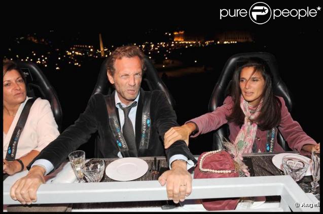 Stéphane Freiss et son épouse dans la nacelle, un peu coincés