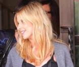 Sarah Michelle Gellar sort de l'hôtel Casa Del Mar à Santa Monica