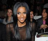 Ciara joue la transparence avec sa mini-robe noire sexy, lors de la Fashion Week new-yorkaise. La princesse du R&B et son décolleté ravageur ont du en faire fondre plus d'un...  